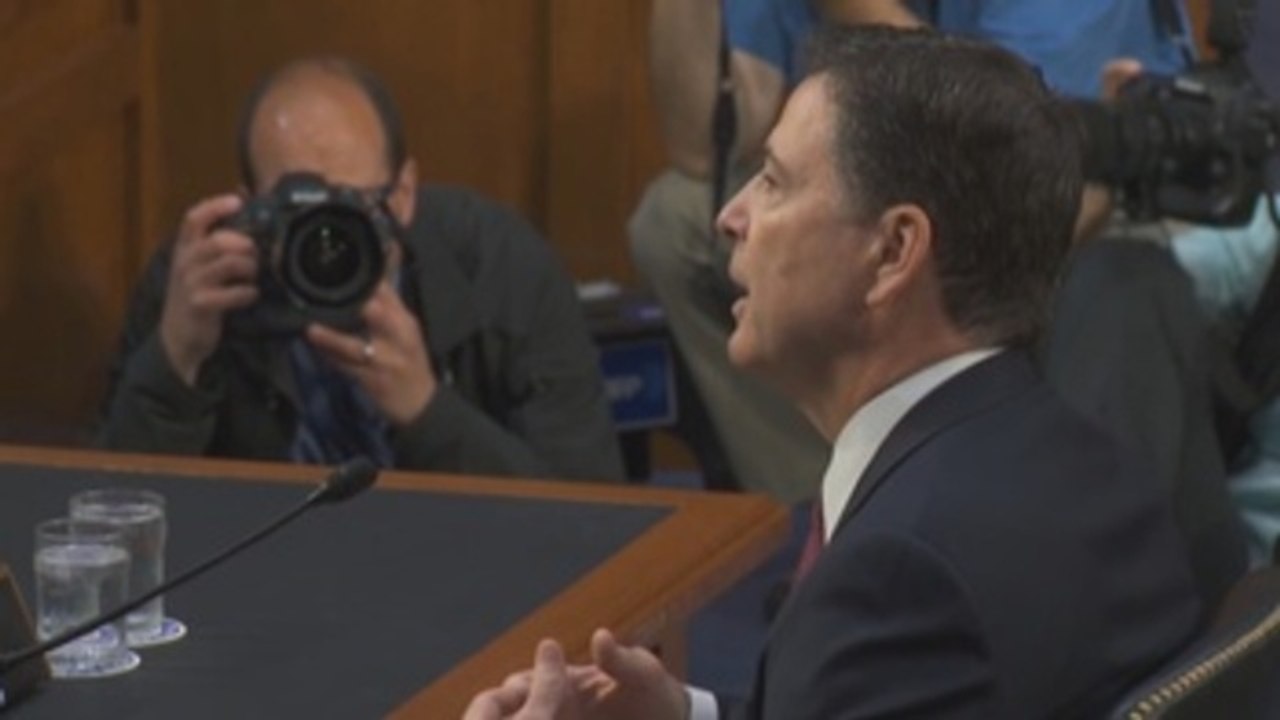 Comey compara el liderazgo de Trump en la Casa Blanca con el de la mafia