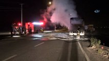 Ayvalık’ta seyir halindeki tur otobüsü alev alev yandı