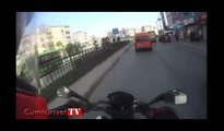 Ters dönüş yapan araç motosiklete çarptı