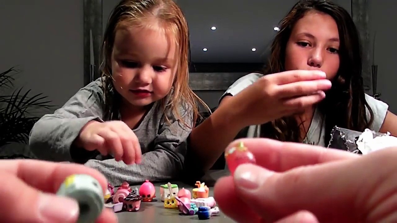 100 figurines Shopkins - le retour ! (100 random Shopkins unboxing)