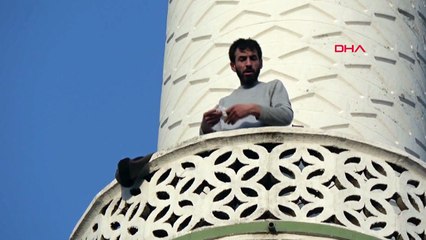Pompalı tüfekle minareye çıktı, polisi alarma geçirdi