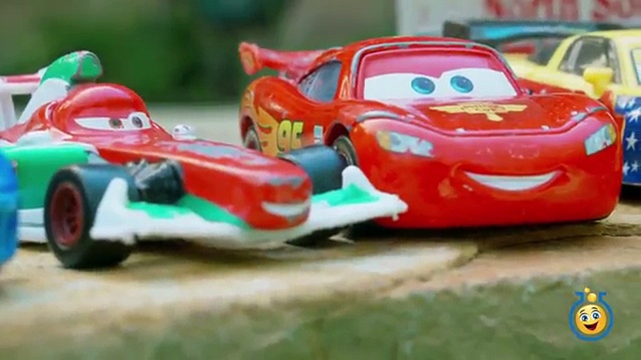 Cars Toy Opening with Planes Racing Against Cars Toys on the Hydro Wheels Splash Speedway Track Set