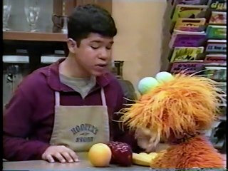 Sesame Street - Zoe Buys Fruit_Baby Bear Uses a Payphone
