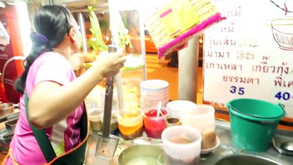 Bangkok Street Food - Chicken Cutlet Rice, Fishball Soup, Nam Kang Sai