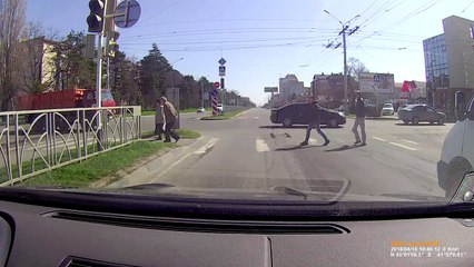 Matelas tombé du camion aussitot ramassé