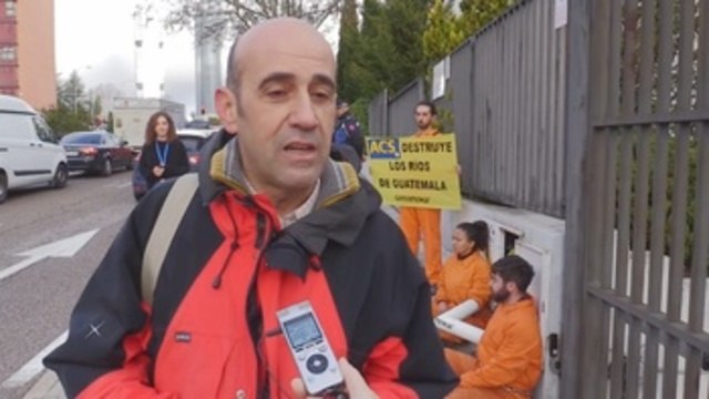 Greenpeace corta el sumistro de agua en la sede de ACS por obras en Guatemala