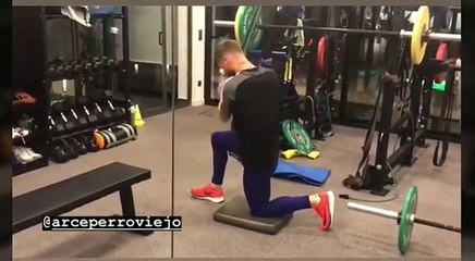 A ritmo de música se entrena Sergio Ramos fuera de Valdebebas