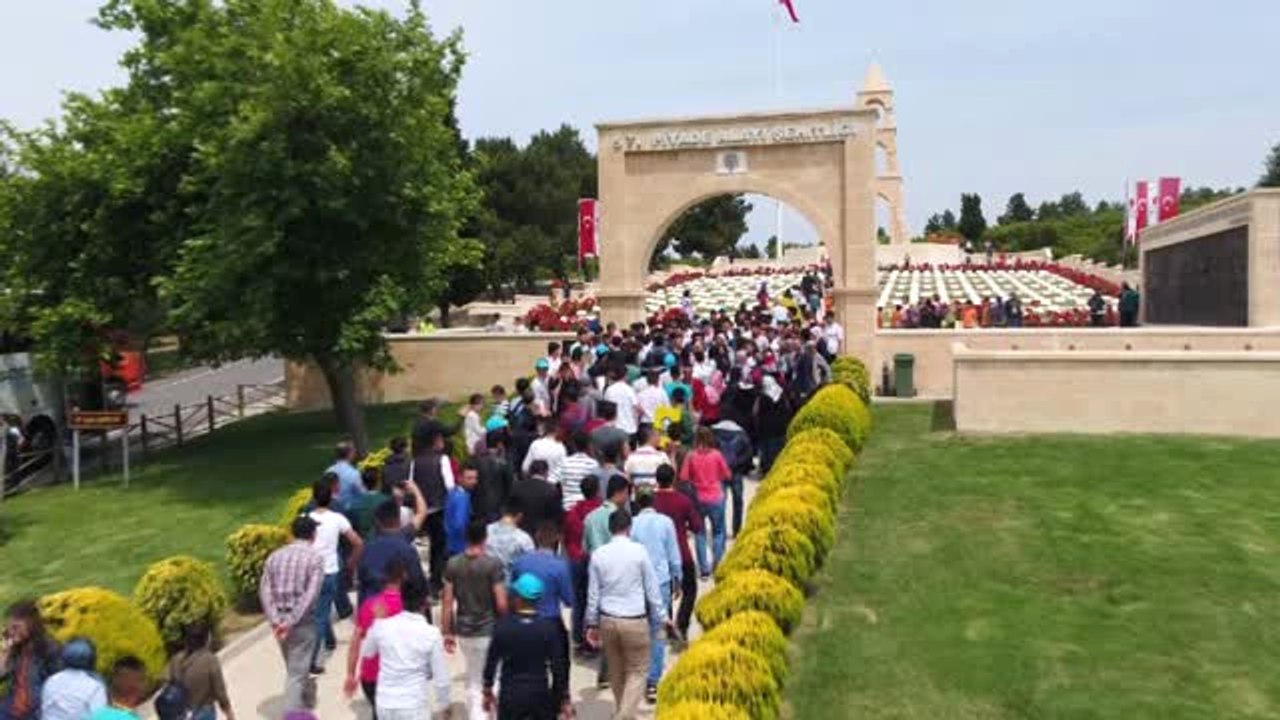 Çanakkale Şehit Dedelerine Dua Edip Afrin'deki Mehmetçiğe Mektup Yazdı