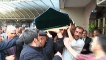 Marmaray’da raylara atlayarak intihar eden genç, son yolculuğuna uğurlandı