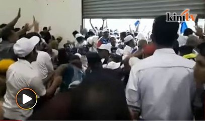 Tegang..'tolong bertenang!', pemandu teksi 'bergasak'