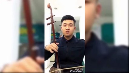 Thanh niên 98 cover hẳn "Cho em gần anh thêm chút nữa" bằng đàn nhị cực chất