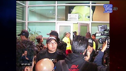 Tensión y pesar se vivió en aeropuerto Mariscal Sucre en Tababela