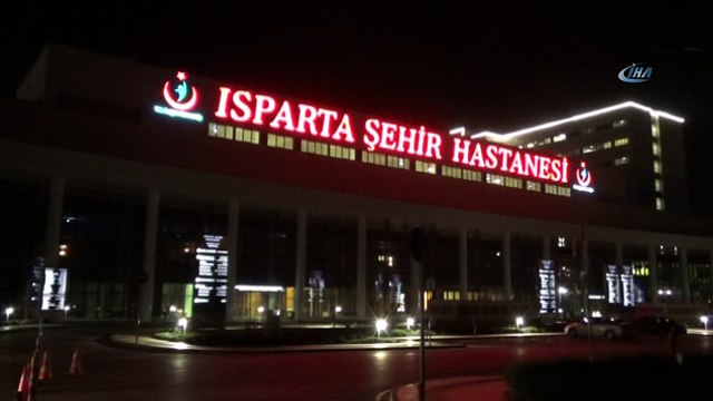 Burdur’da trafik kazası geçiren Esat Kabaklı, Isparta’da tedavi gördüğü hastaneden taburcu oldu