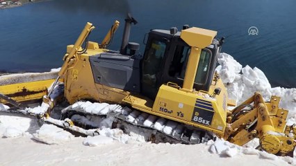 Baharda karla kaplı yolu açmak için bir hafta uğraştılar - AĞRI