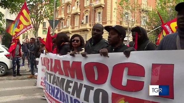 Puglia: protestano in massa migranti vogliamo paghe più alte e case