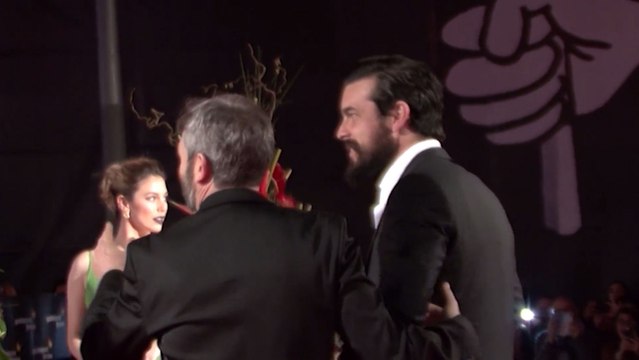 Blanca Suáres y Mario Casas se comen a besos