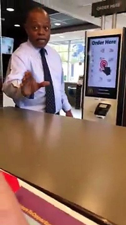 Il paye à manger à un SDF et se fait expulser du restaurant MC Donald !