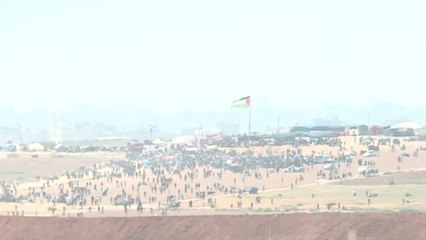 Gazans Protest in Thousands on Border with Israel
