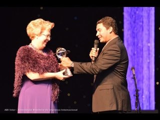 TAM Airlines é homenageada nos EUA - Brazilian Press Awards 2013 - Silvana Mandelli