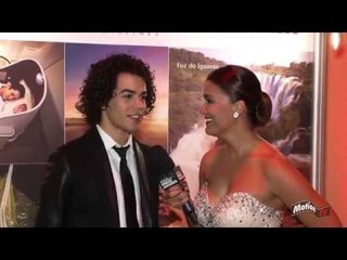 Sam Alves canta "a capela" em entrevista nos EUA - Press Awards USA 2014