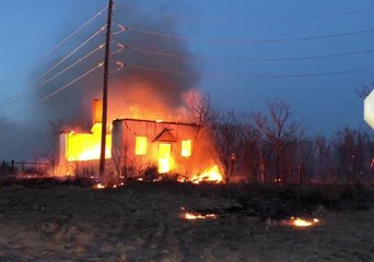 Oklahoma Wildfires Burn Buildings, Threaten Hundreds of Others