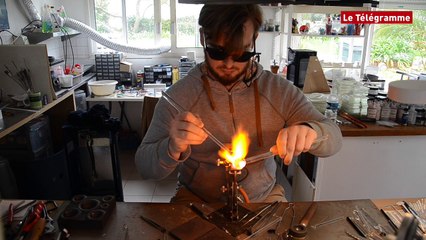 Bréhat. Démonstration de filage de verre chez Just Glass it