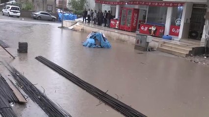Siirt'te Sağanak Hayatı Olumsuz Etkiledi