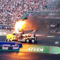 Uçak motoru takan TIR