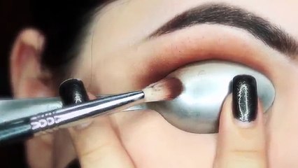 Esfumado com colher - Dicas de maquiagem para pálpebra gordinha e caída - Makeup Tutorial