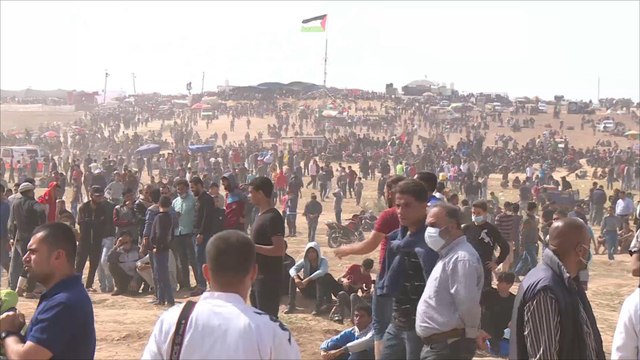 شهيد بجمعة رفع العلم الفلسطيني وحرق الإسرائيلي