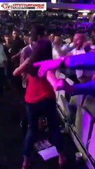 Cette femme pète un cable en plein match de boxe et c'est son mari qui en fait les frais