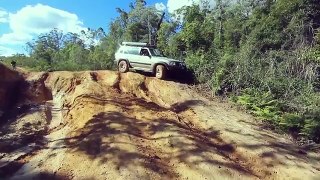 Jeep Wrangler JK vs Nissan Patrol, 4x4 recovery bonus
