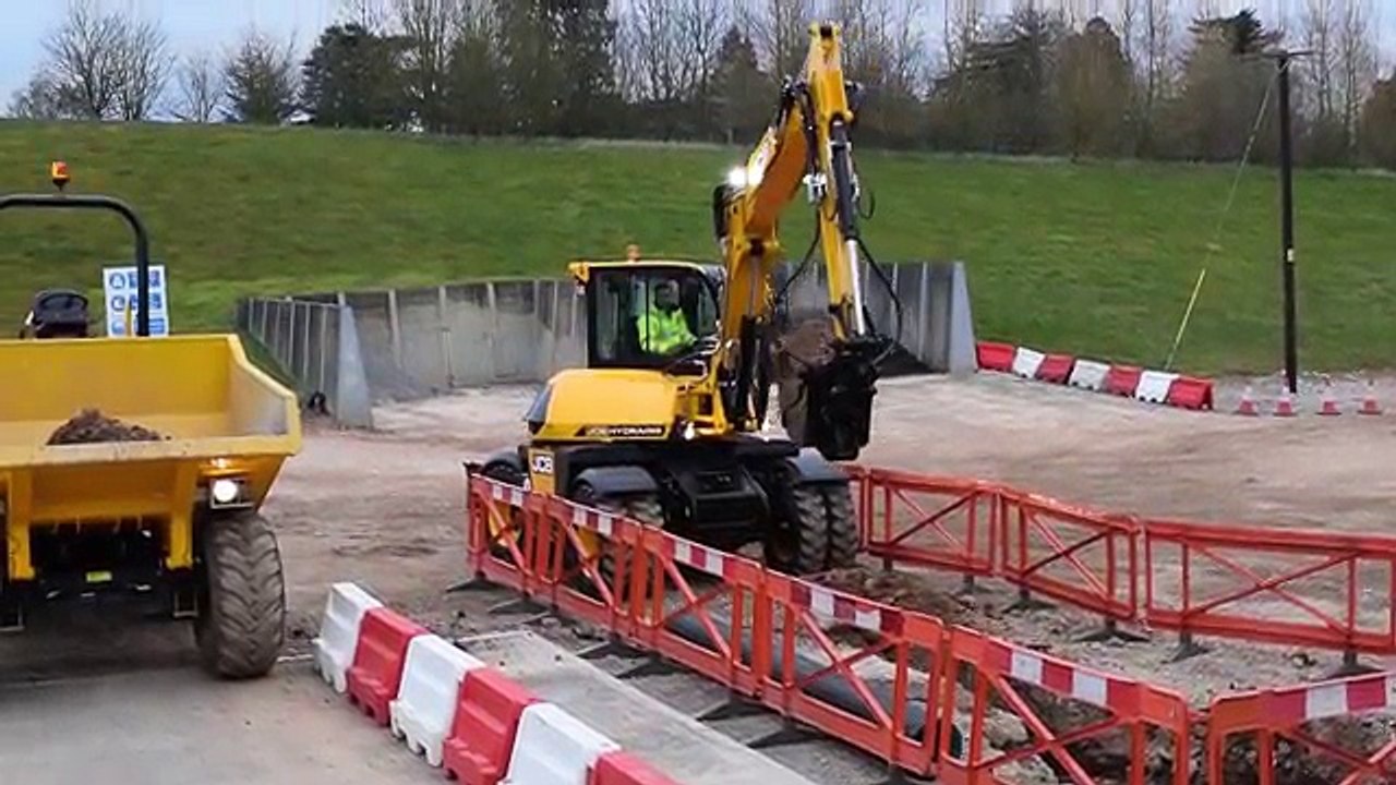 JCB HYDRADIG 110W demonstration at JCB ARENA part 2