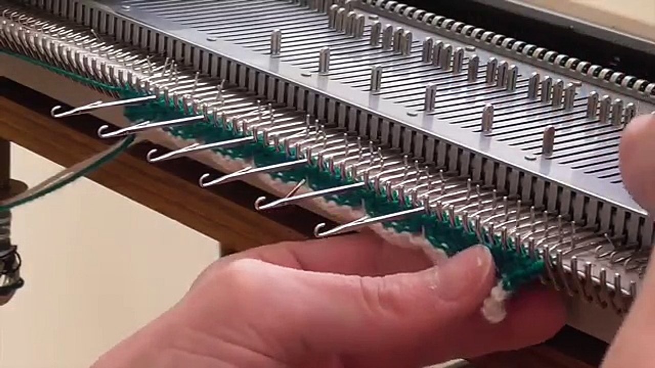 Easy machine knitting. Bobble stripe