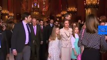 La reina Letizia impide que la reina Sofía se haga una foto con las infantas