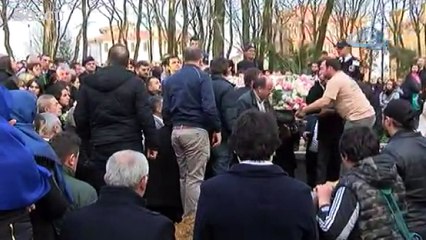 Mina Başaran’ın düğün gününde annesi kabrini ziyaret etti