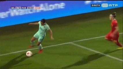 لاعبة المنتخب البرتغالى تنافس رونالدو بمراوغة أذهلت الجميع