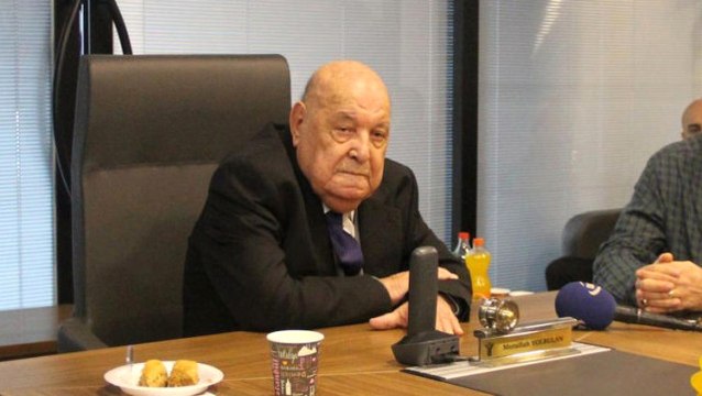 Ünlü İş Adamının Cenazesine Katılan İşçiler Hakkımızı Helal Etmiyoruz Diye Bağırdı