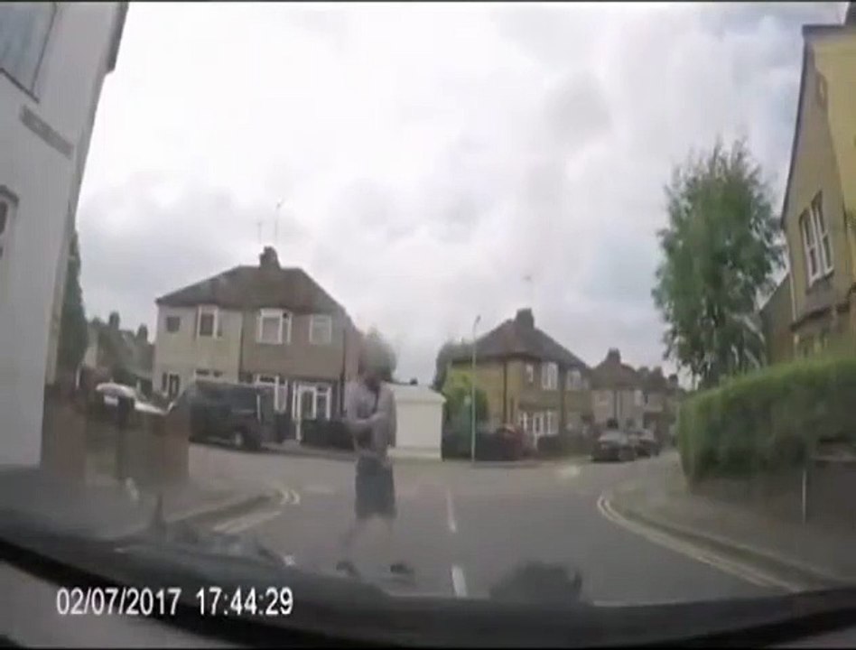 Un homme en scooter y va un peu fort dans l’arnaque à l’assurance