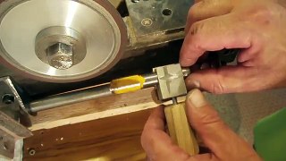 Заточное устройство. A device for sharpening milling cutters.