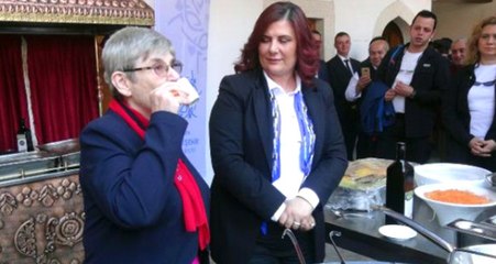 Canan Karatay Zeytinyağı İçti, "Ana Sütü Kadar Faydalıdır" Dedi