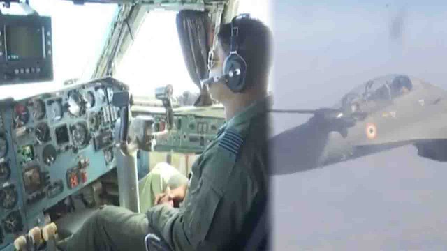 Indian Air force ने दिखाई अपनी ताकत, उड़ान के दौरान भरा Fuel | वनइंडिया हिंदी