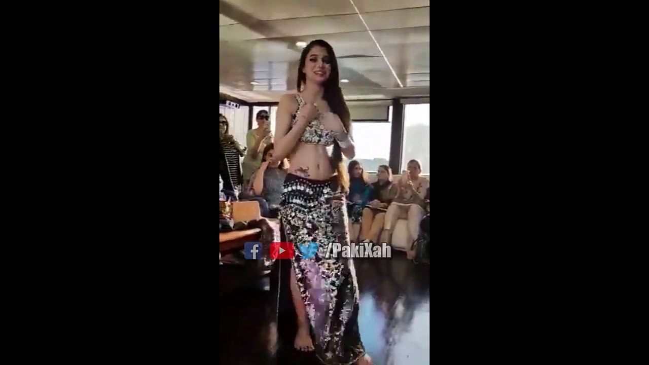 Women enjoying Mujra