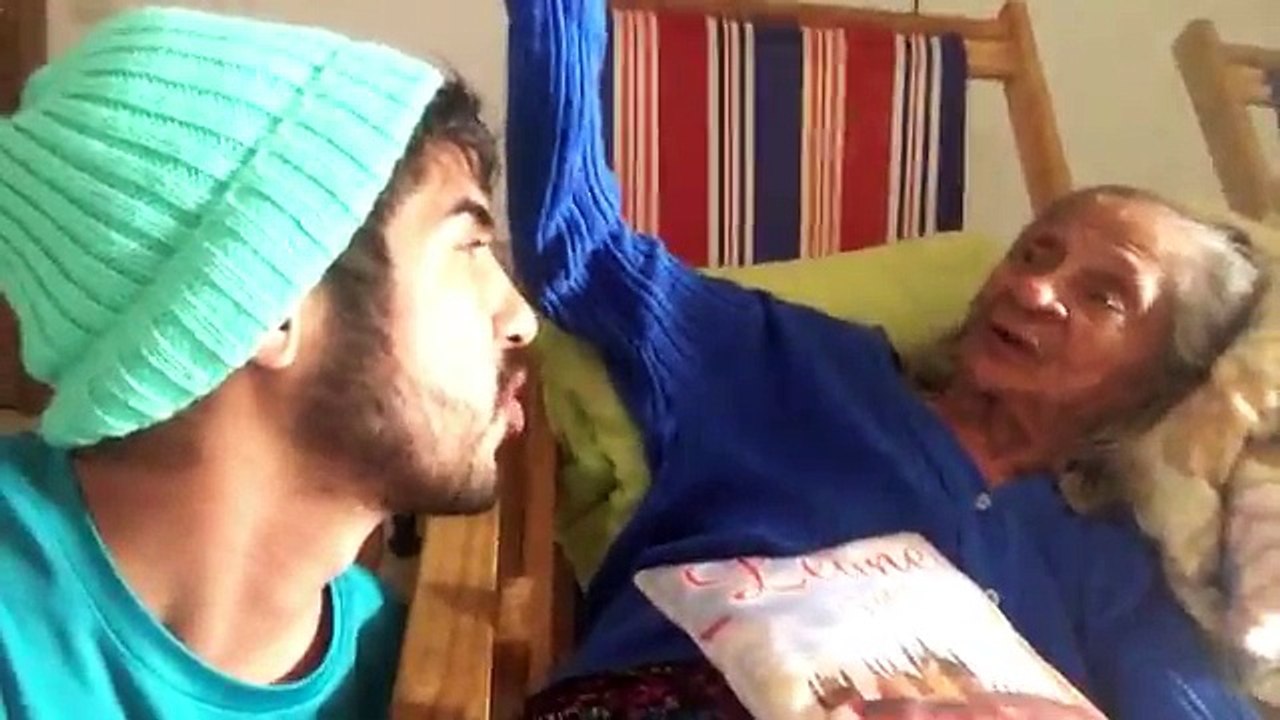SOCORRO ! LA VEM TACA DA VOZINHA