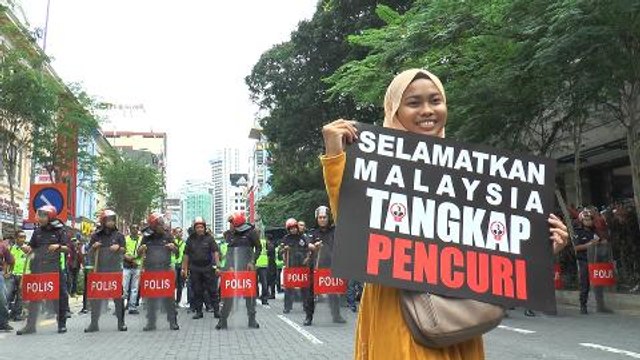 'Nab A Thief' rally at Sogo, KL, disperses peacefully
