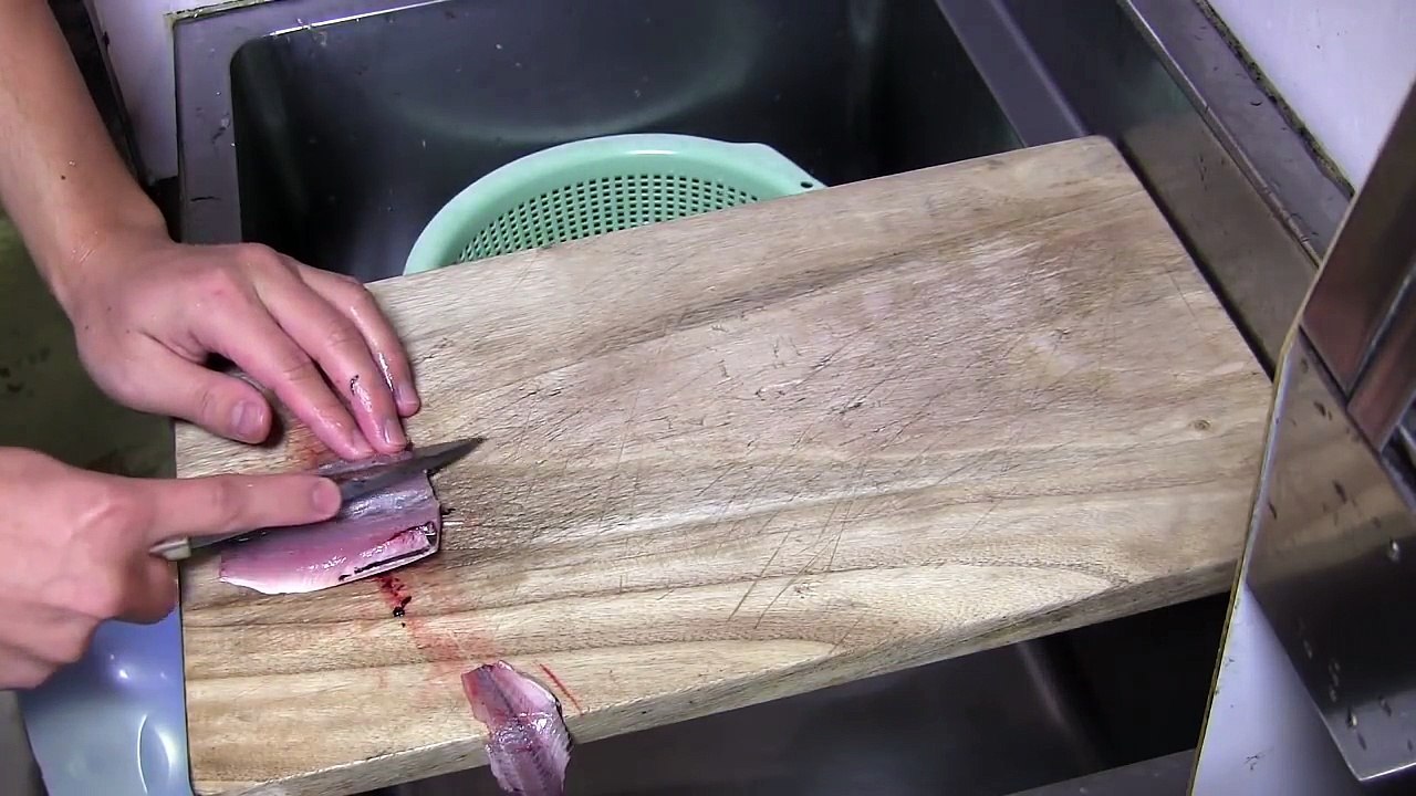 こはだのさばき方～握り　寿司職人の仕込み　how to fillet a Gizzard Shad and make sushi