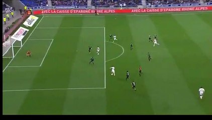 Ligue 1 / Résumé Lyon - Amiens  But Bertrand Traore 3-0