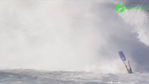 Ce bodyboardeur se fait pulvériser par une vague énorme