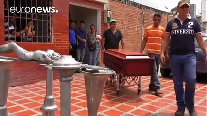 Funerales tras la masacre de 68 detenidos en Venezuela