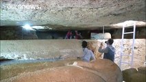Egipto examina un antiguo cementerio en el centro del país